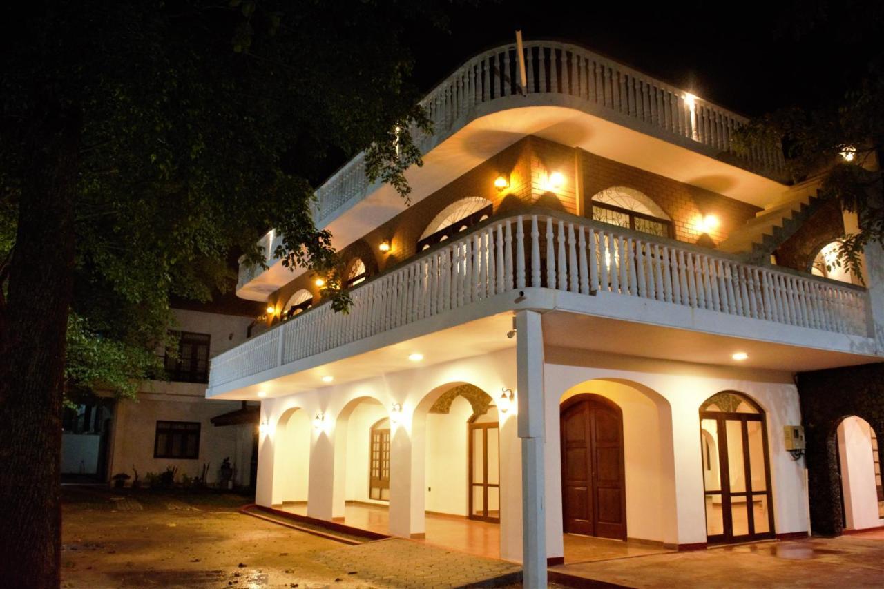 Murphy'S Villa Katunayaka Bagian luar foto